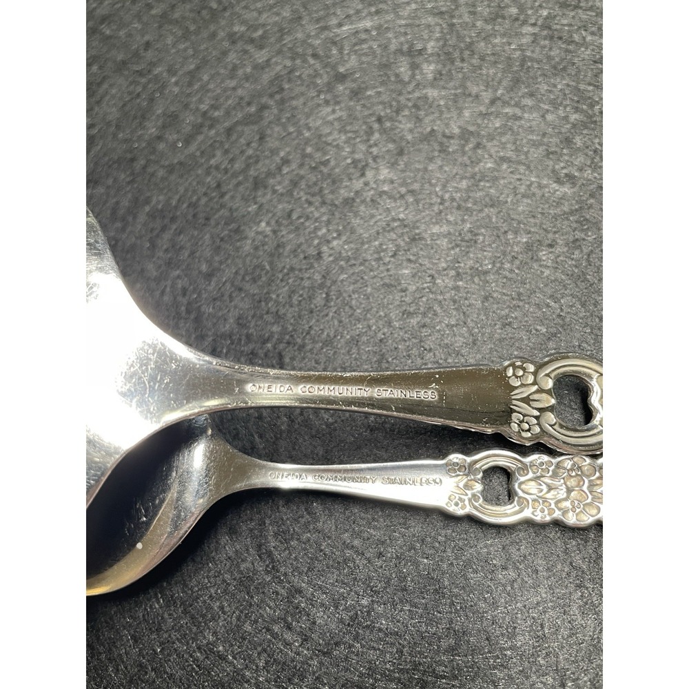 Vintage 1970s Viola/Voila Oneida Stainless Set of 2 Serving Spoons Silverware - Picture 6 of 7